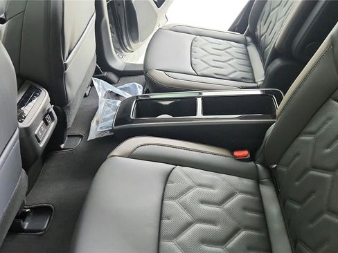 New 2026 Nissan Pathfinder Platinum image 17