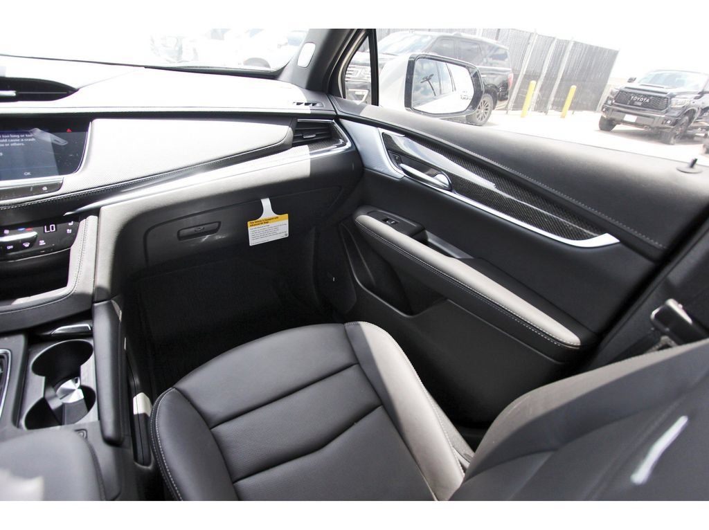 New 2026 Cadillac XT5 Sportv w/ LPO, Onyx Lite Package AWD/4WD image 10