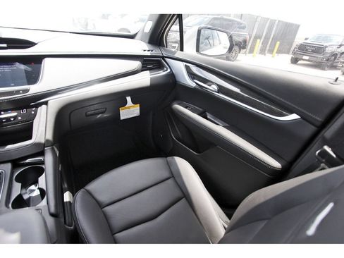 New 2026 Cadillac XT5 Sportv w/ LPO, Onyx Lite Package AWD/4WD image 10
