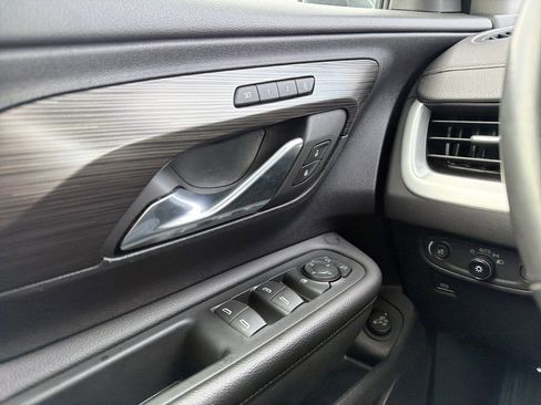 Used 2023 GMC Terrain SLT image 25