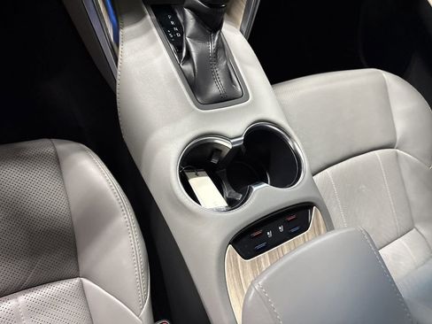 Used 2023 Toyota Venza Limited image 13