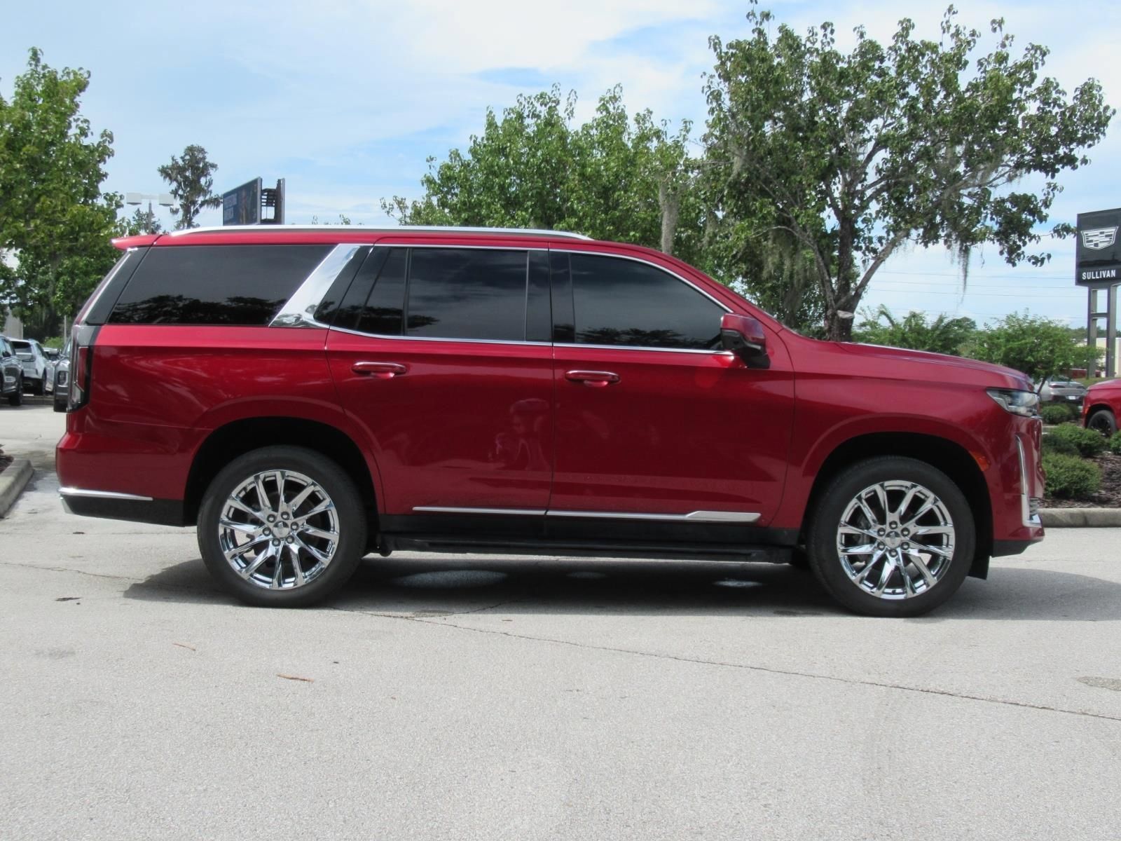 Used 2023 Cadillac Escalade Premium Luxury w/ LPO, Radiant Package AWD/4WD image 2