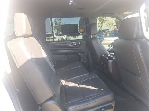 Used 2021 Chevrolet Suburban LT image 18