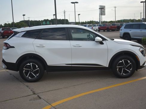 Used 2023 Kia Sportage LX AWD/4WD image 4