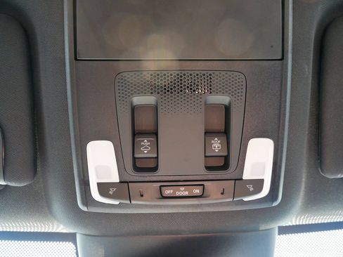 Used 2025 Honda Pilot Black Edition image 27