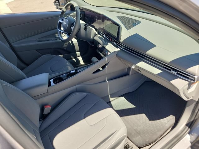 Certified 2025 Hyundai Elantra SEL FWD image 21