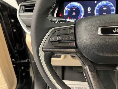 Used 2025 Jeep Grand Cherokee L Limited w/ Luxury Tech Group II AWD/4WD image 26