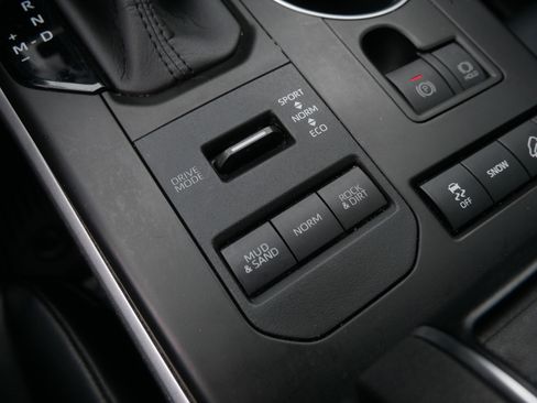 Used 2020 Toyota Highlander XLE AWD/4WD image 31