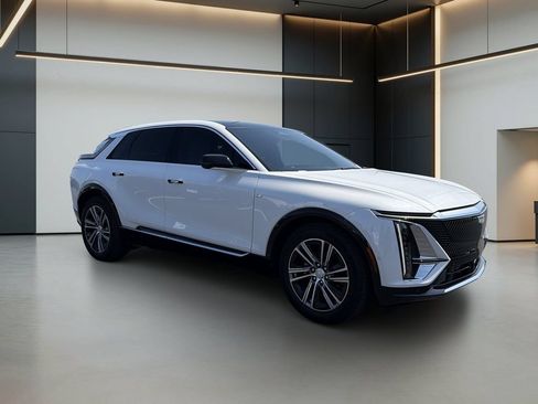 Certified 2024 Cadillac Lyriq Luxury RWD image 8