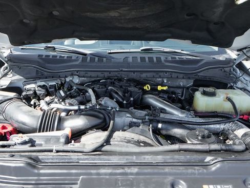 Used 2017 Ford F550 2WD Regular Cab Super Duty image 12
