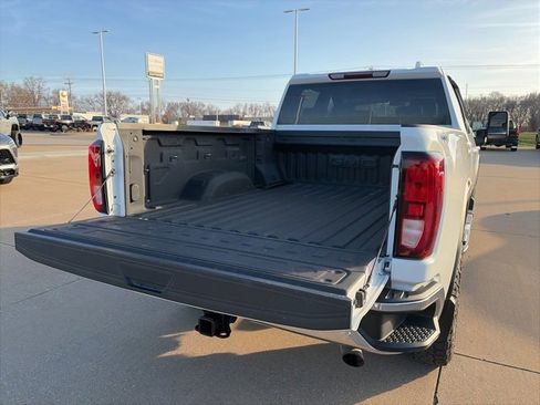 Used 2022 GMC Sierra 2500 SLE w/ SLE Value Package; image 5