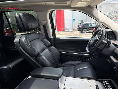 Used 2025 Lincoln Navigator Reserve AWD/4WD image 11