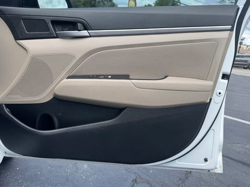 Used 2017 Hyundai Elantra SE FWD image 24