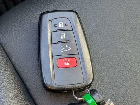 Used 2023 Toyota Highlander XLE FWD image 31
