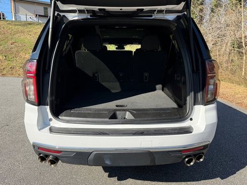 Used 2023 Chevrolet Suburban Premier image 19