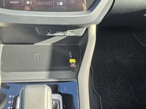 Used 2025 Subaru Forester Limited image 22