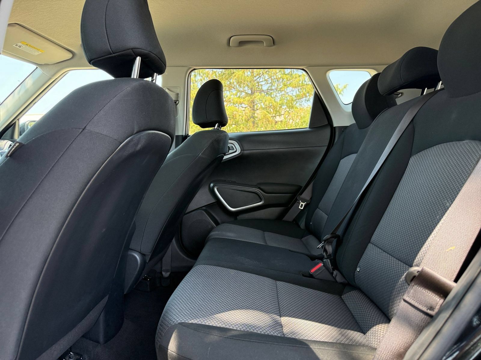 Used 2025 Kia Soul LX w/ LX Technology Package FWD image 25