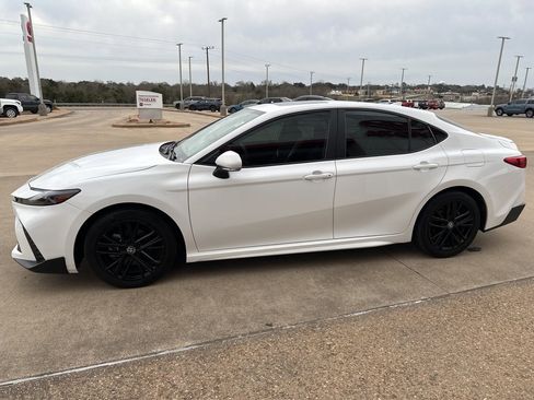 Used 2025 Toyota Camry SE w/ Multimedia Upgrade Package image 4