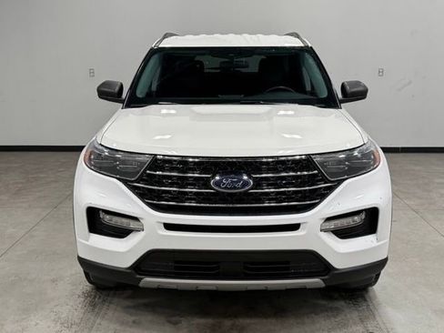 Used 2023 Ford Explorer XLT w/ Equipment Group 202A image 4