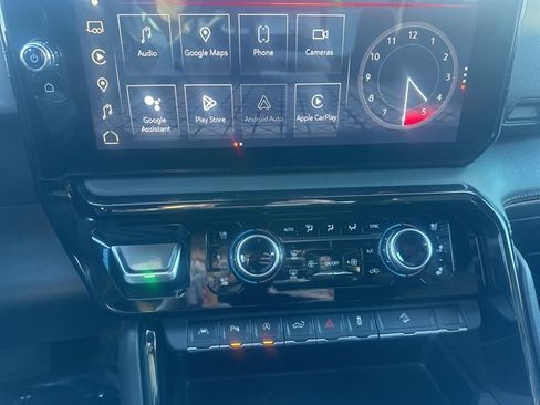 Used 2024 GMC Sierra 1500 AT4 w/ Technology Package image 11