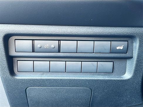 New 2025 Mitsubishi Outlander SE image 10