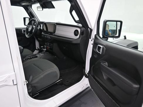Used 2024 Jeep Wrangler Unlimited AWD/4WD image 15