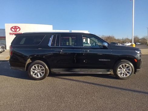 Used 2024 Chevrolet Suburban Premier RWD image 2