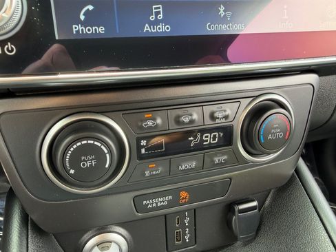 Used 2025 Nissan Leaf S FWD image 24