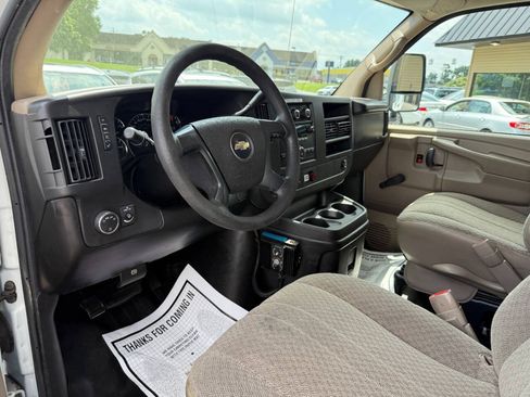 Used 2009 Chevrolet Express 3500 RWD image 10