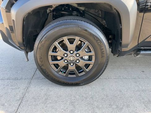 Used 2025 Toyota 4Runner SR5 AWD/4WD image 29