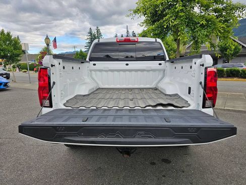 Used 2024 Chevrolet Colorado Trail Boss w/ Technology Package AWD/4WD image 11