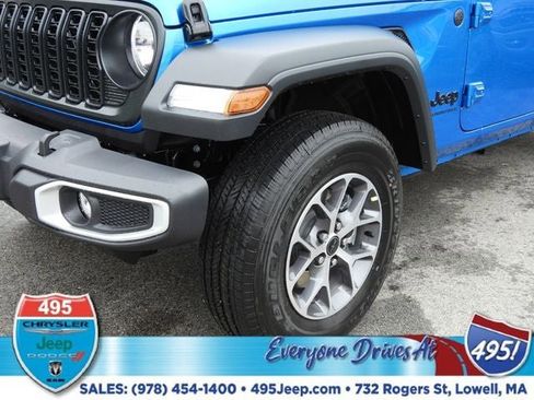 New 2025 Jeep Gladiator Sport image 10