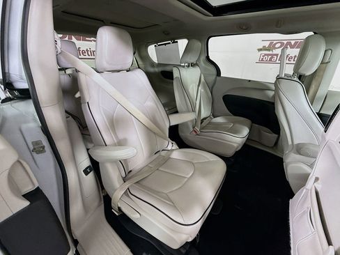 Used 2018 Chrysler Pacifica Limited w/ Advanced Safetytec Group image 35