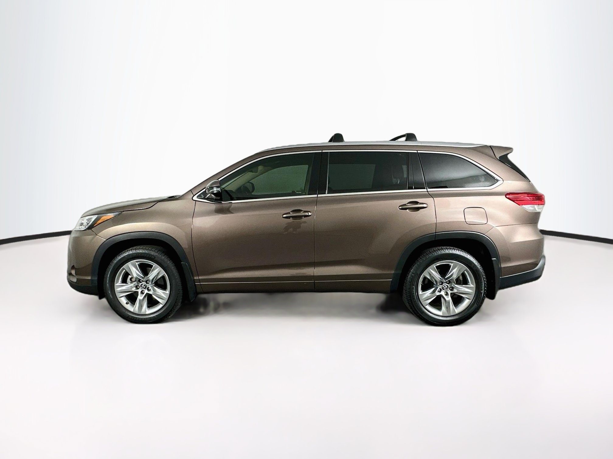 Used 2019 Toyota Highlander Limited AWD/4WD image 4