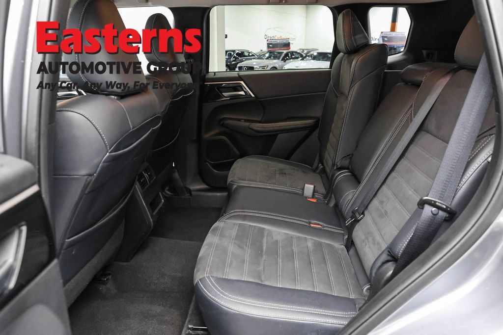 Used 2024 Mitsubishi Outlander SE AWD/4WD image 22