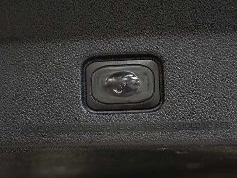 Used 2018 Ford Explorer XLT w/ Equipment Group 202A AWD/4WD image 11