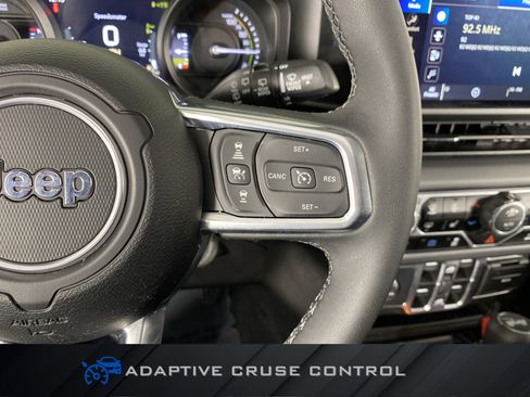 Used 2025 Jeep Wrangler Sahara image 23