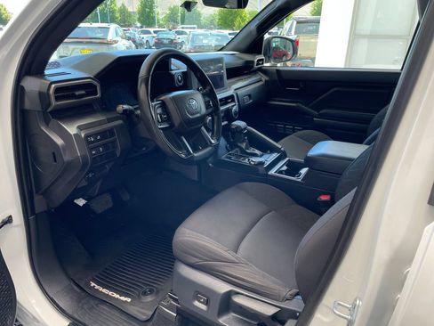Certified 2025 Toyota Tacoma SR5 AWD/4WD image 11