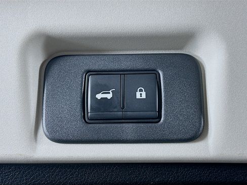 Used 2023 Nissan Ariya FWD image 30