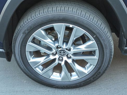 Used 2023 Toyota RAV4 XLE Premium image 12