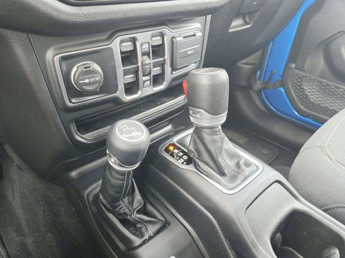 Used 2025 Jeep Gladiator Sport AWD/4WD image 34