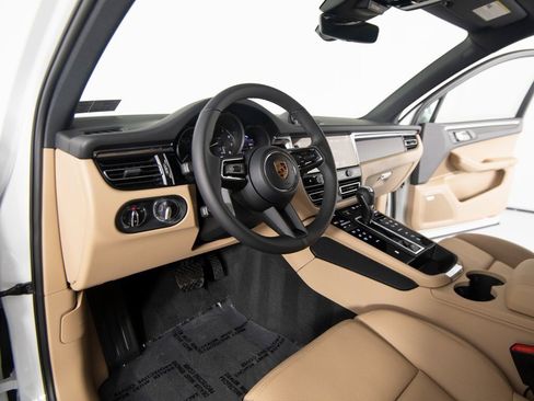 New 2026 Porsche Macan image 5