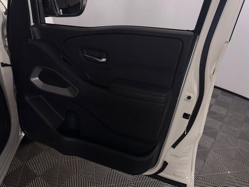 Used 2023 Nissan Frontier SV w/ Technology Package RWD image 32
