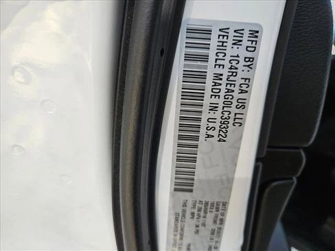 Used 2020 Jeep Grand Cherokee Laredo w/ Laredo X Package image 26