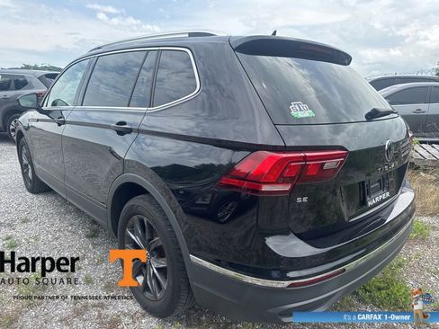 Used 2023 Volkswagen Tiguan SE w/ Panoramic Sunroof Package FWD image 3