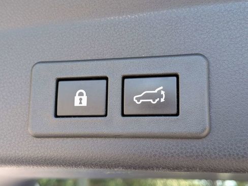 Used 2022 Subaru Ascent Limited w/ Technology Package AWD/4WD image 15