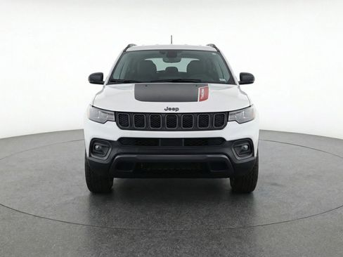 Used 2025 Jeep Compass Trailhawk image 1