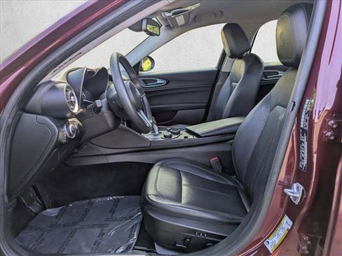 Used 2019 Alfa Romeo Giulia image 15