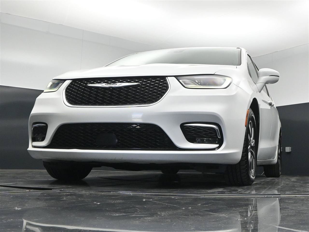 Used 2021 Chrysler Pacifica Touring-L FWD image 18