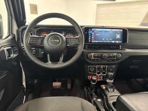 Used 2025 Jeep Wrangler Unlimited Rubicon AWD/4WD image 20